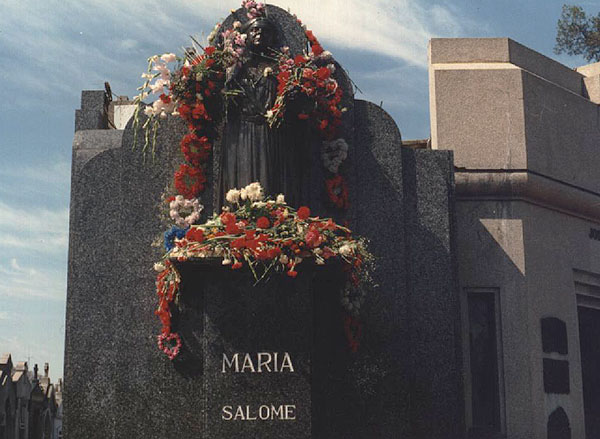 Mausoleo de la Madre María en el Cementerio Oeste (Chacarita) en la ciudad de Buenos Aires.